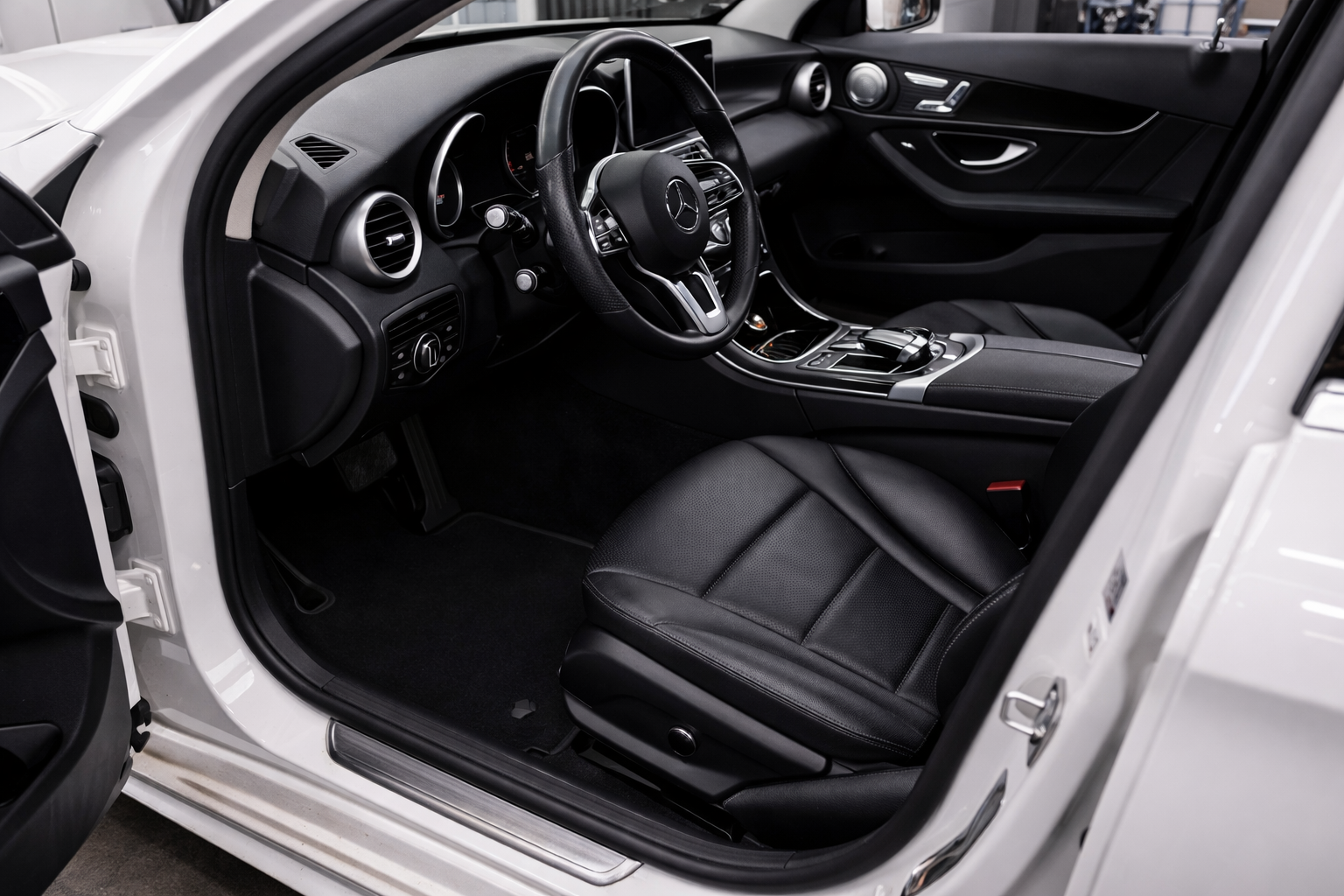 Fahrzeuginnenraum nach der Innenreinigung – makellos sauber